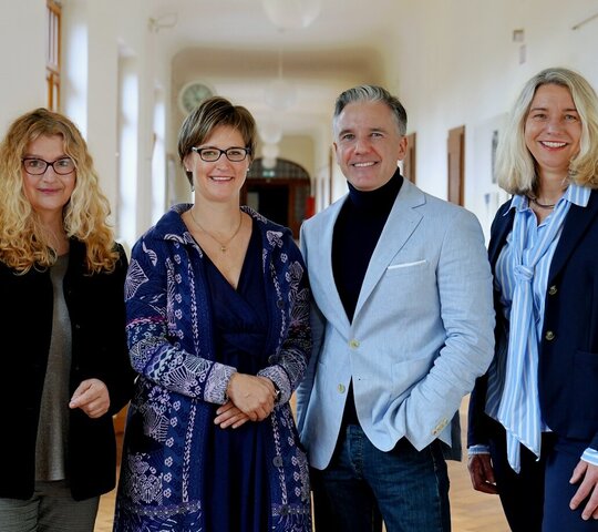 Zu sehen sind vier Personen, Dekanat I